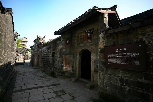 我想知道，苏州园区那边的理发店有哪些，我想找到我的男朋友，他和我已经冷静好几天了，我怕，真的怕他离游戏画面
